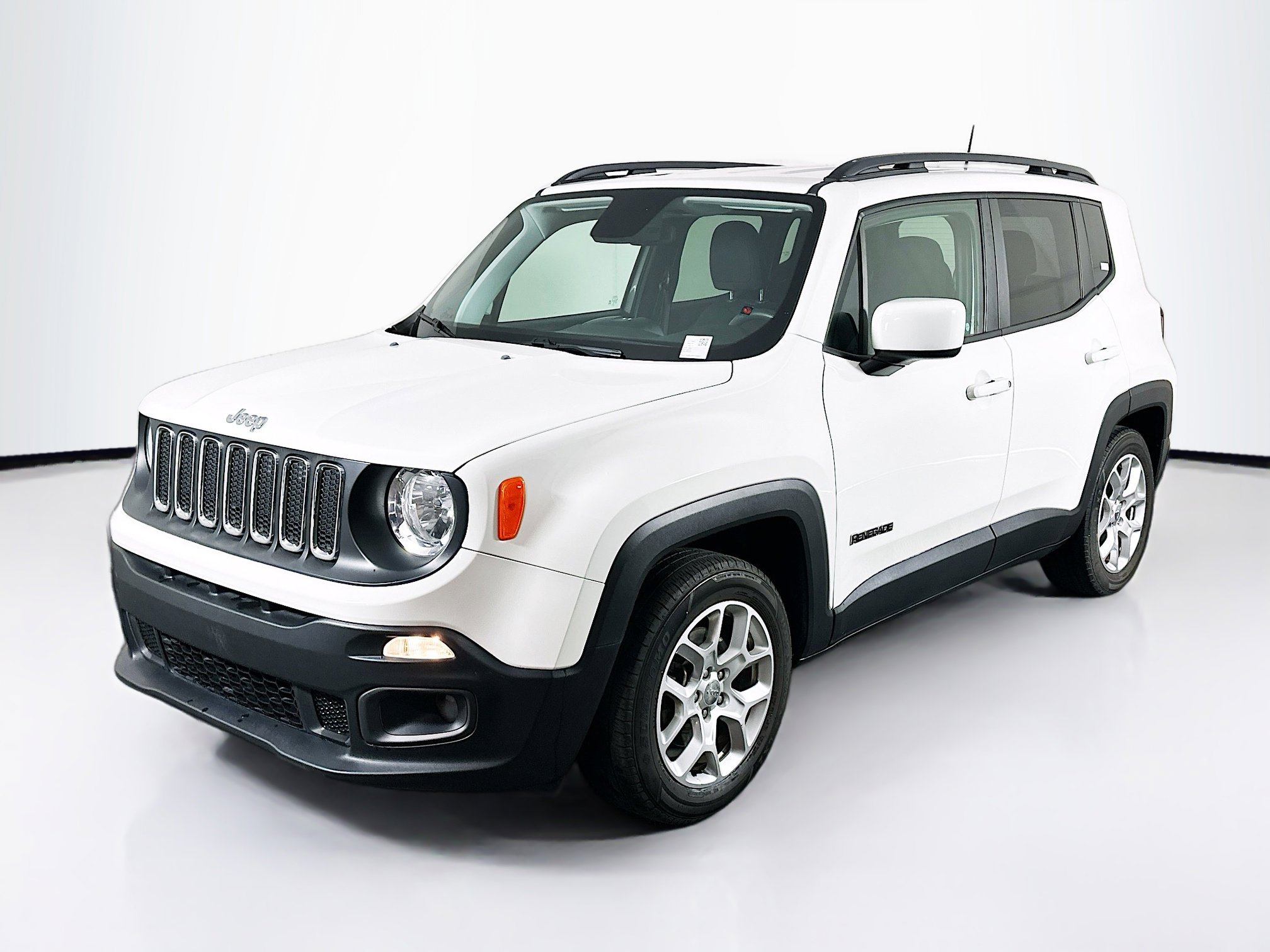 Used 2018 Jeep Renegade Latitude image 3
