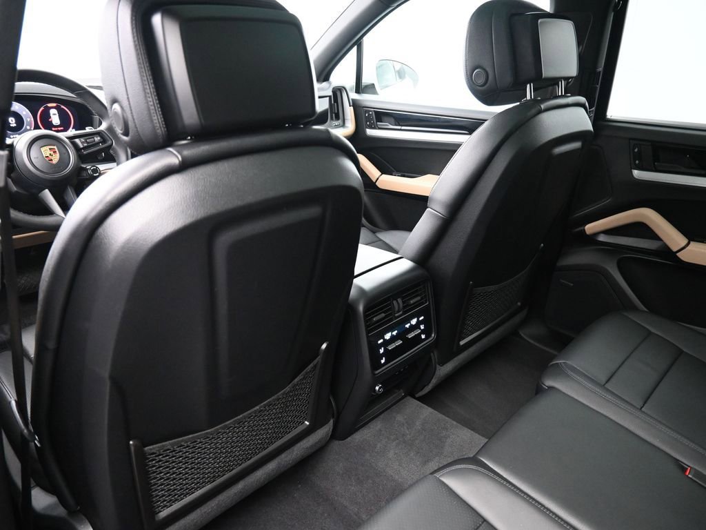 Certified 2024 Porsche Cayenne image 8