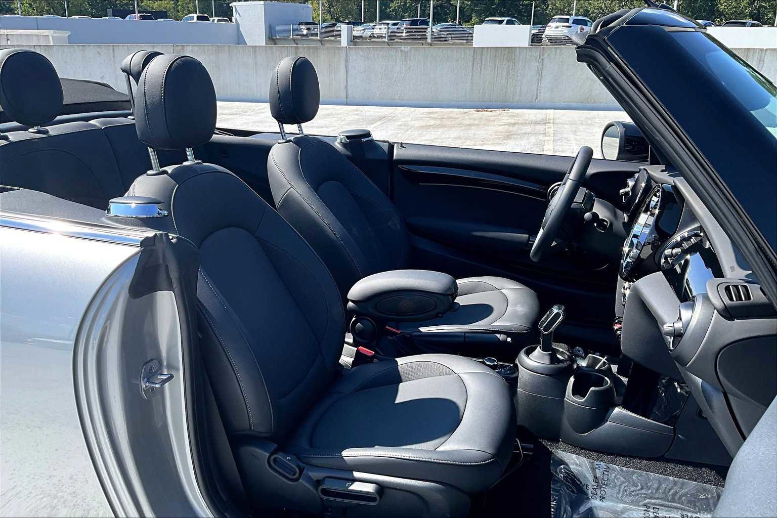 Used 2023 MINI Cooper Cooper image 15