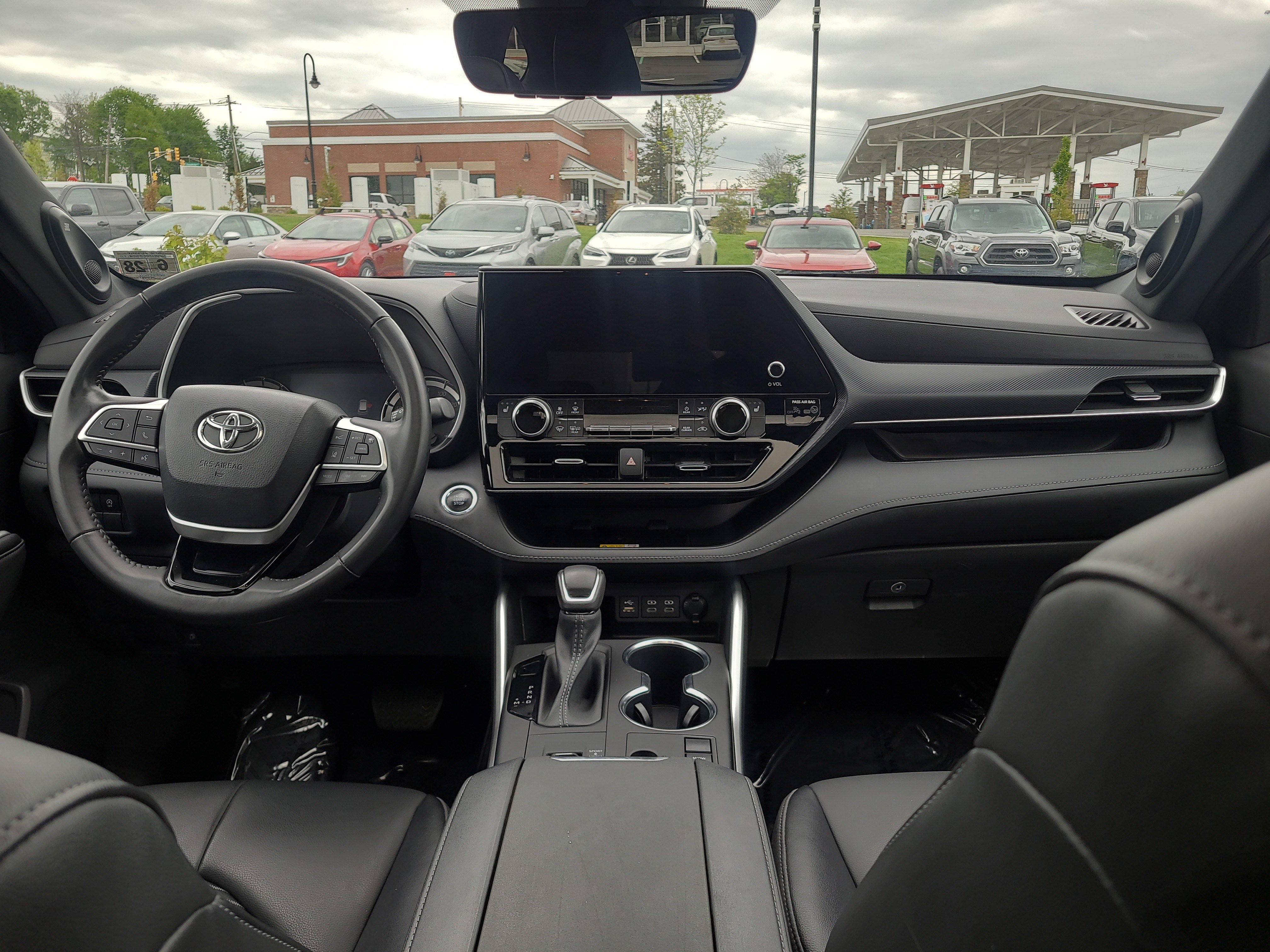 Used 2023 Toyota Highlander XSE FWD image 19