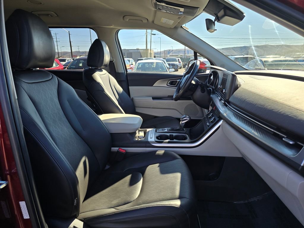 Used 2024 Kia Carnival LX image 10