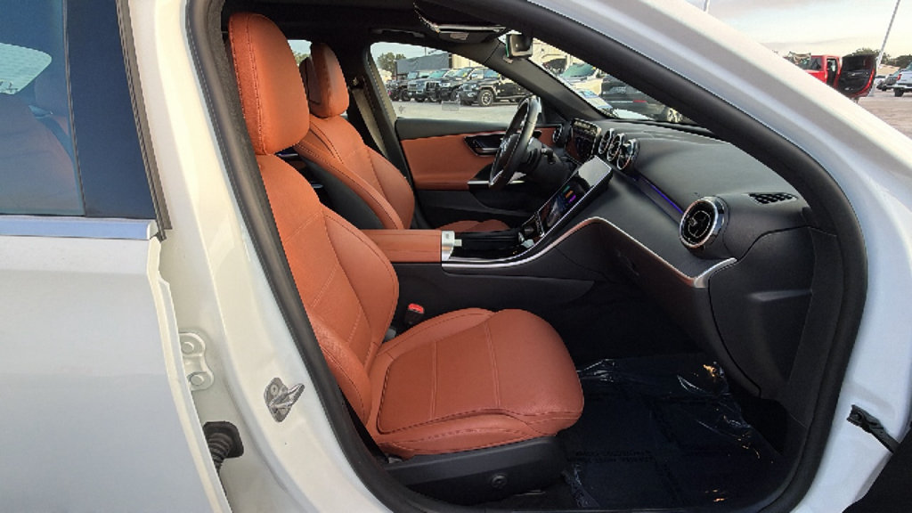 Used 2025 Mercedes-Benz C 300 Sedan image 28