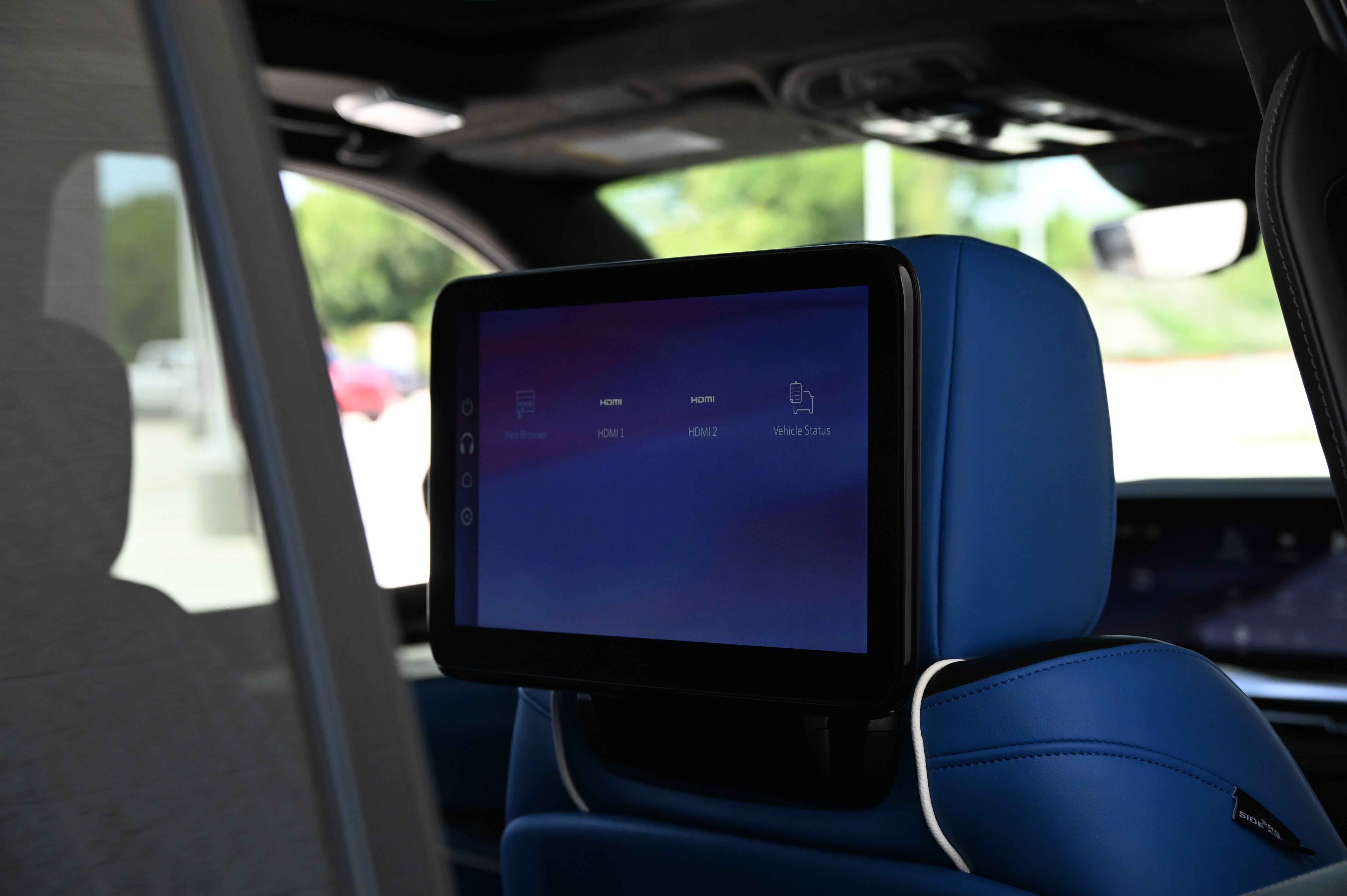 Used 2026 Cadillac Escalade Platinum Sport w/ LPO, ONYX Package AWD/4WD image 29