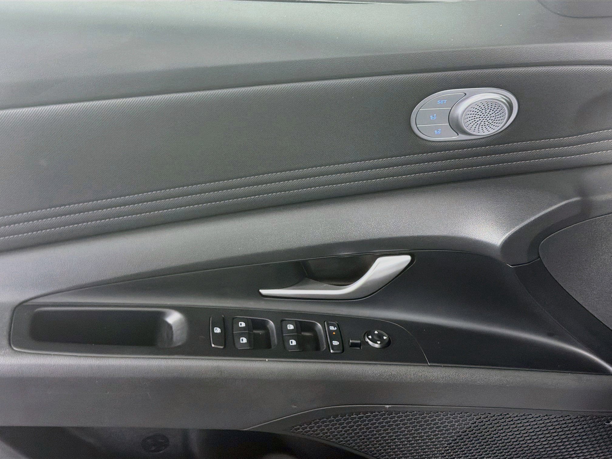 Used 2025 Hyundai Elantra Limited FWD image 15