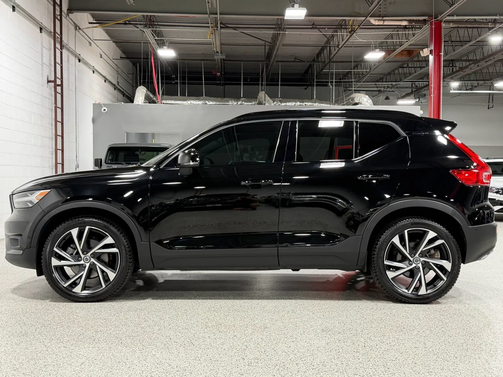 Used 2019 Volvo XC40 T5 R-Design AWD/4WD image 9
