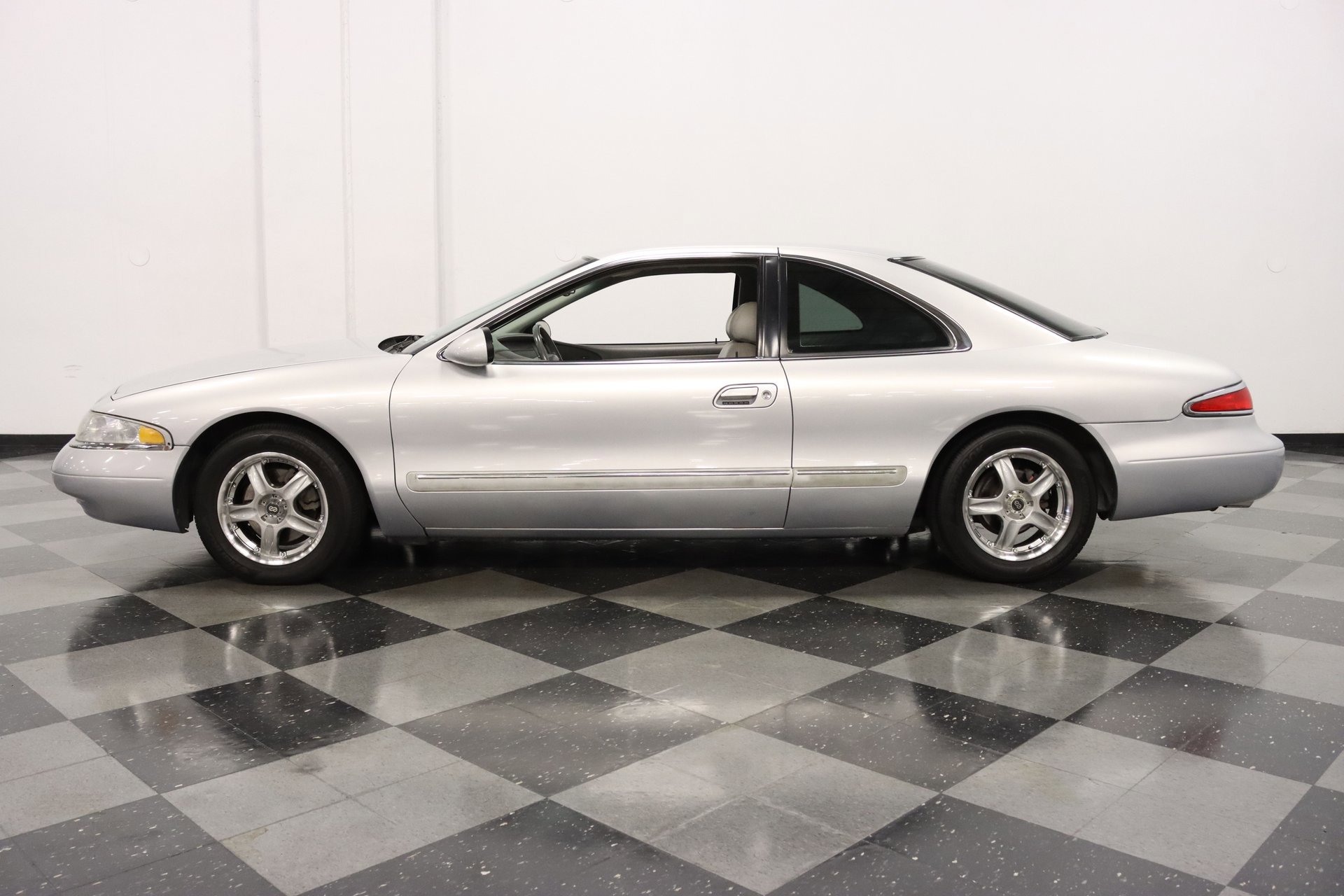 Used 1998 Lincoln Mark VIII image 2