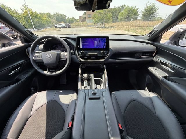 Used 2025 Toyota Grand Highlander AWD Hybrid image 13