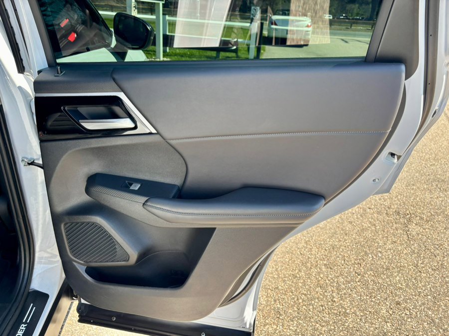 Used 2023 Mitsubishi Outlander SE image 22