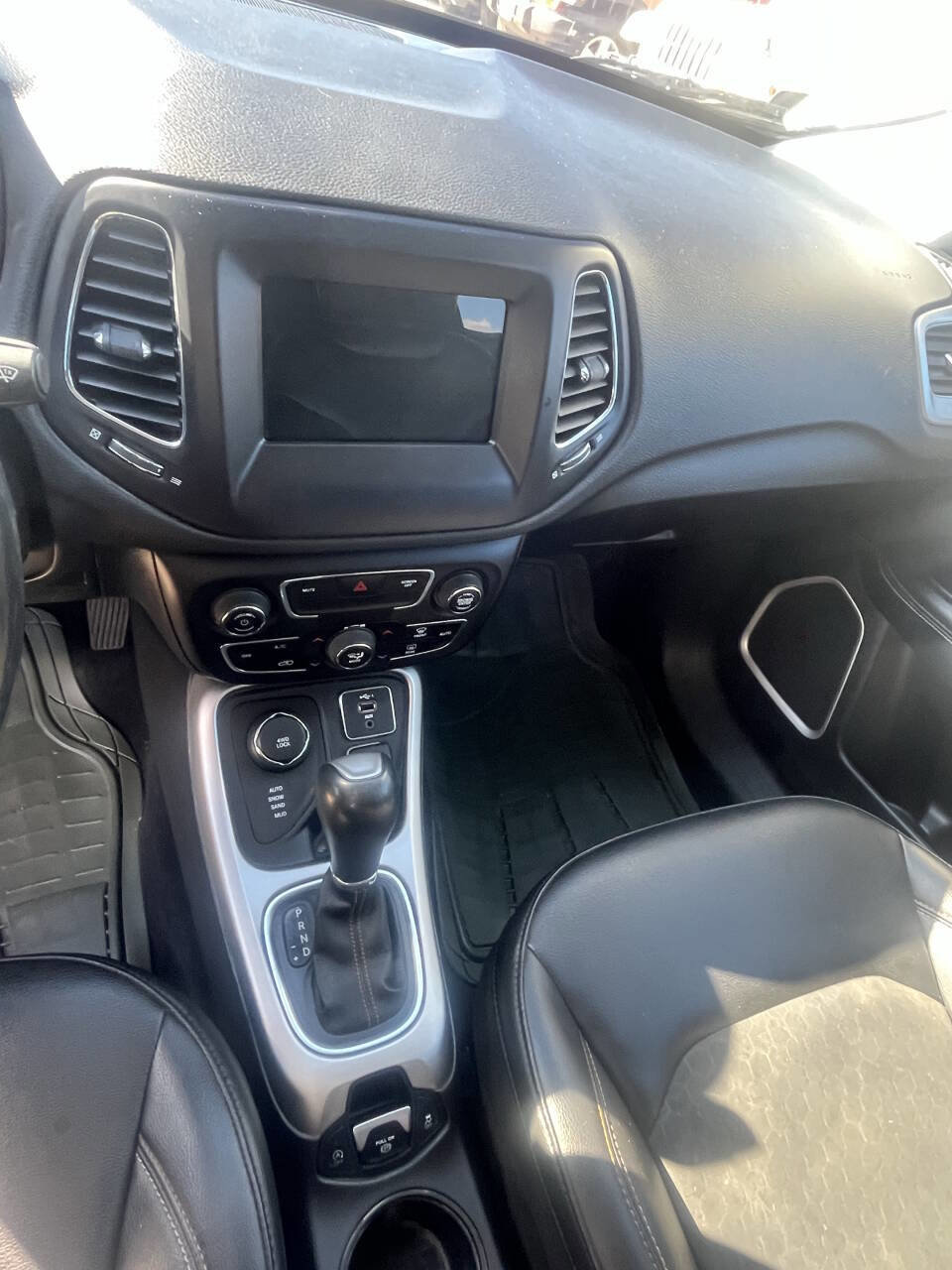 Used 2019 Jeep Compass Latitude w/ Cold Weather Group image 16