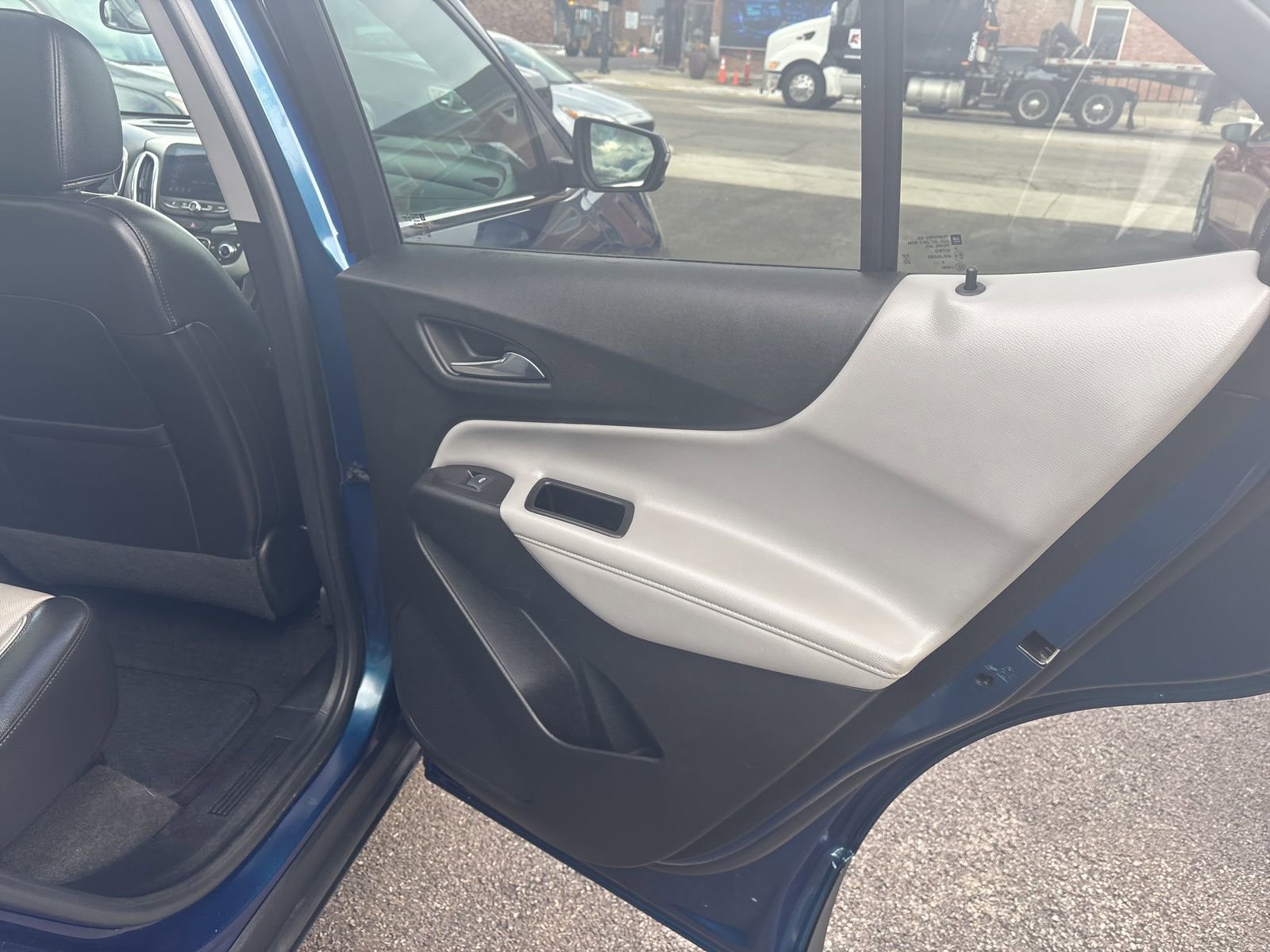 Used 2019 Chevrolet Equinox Premier FWD image 20