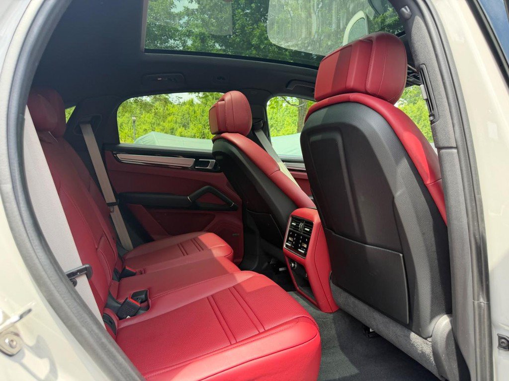 Used 2023 Porsche Cayenne Platinum Edition AWD/4WD image 10