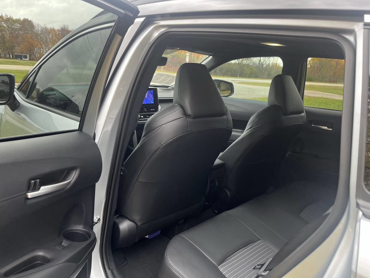 Used 2024 Toyota Corolla Cross AWD Hybrid image 28