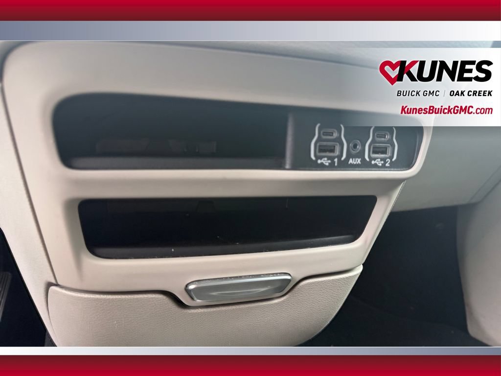 Used 2024 Chrysler Pacifica Touring-L FWD image 33