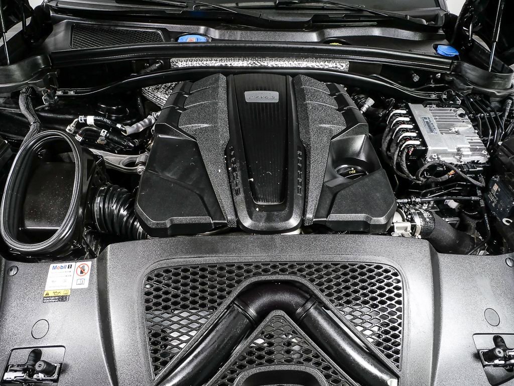 Certified 2023 Porsche Macan S w/ Premium Package Plus image 38