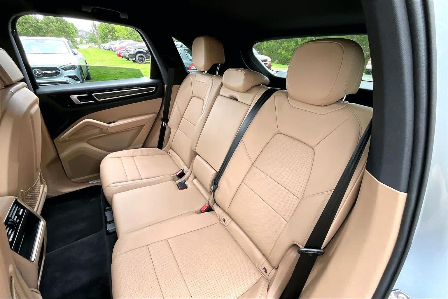 Used 2022 Porsche Cayenne E-Hybrid AWD/4WD image 18