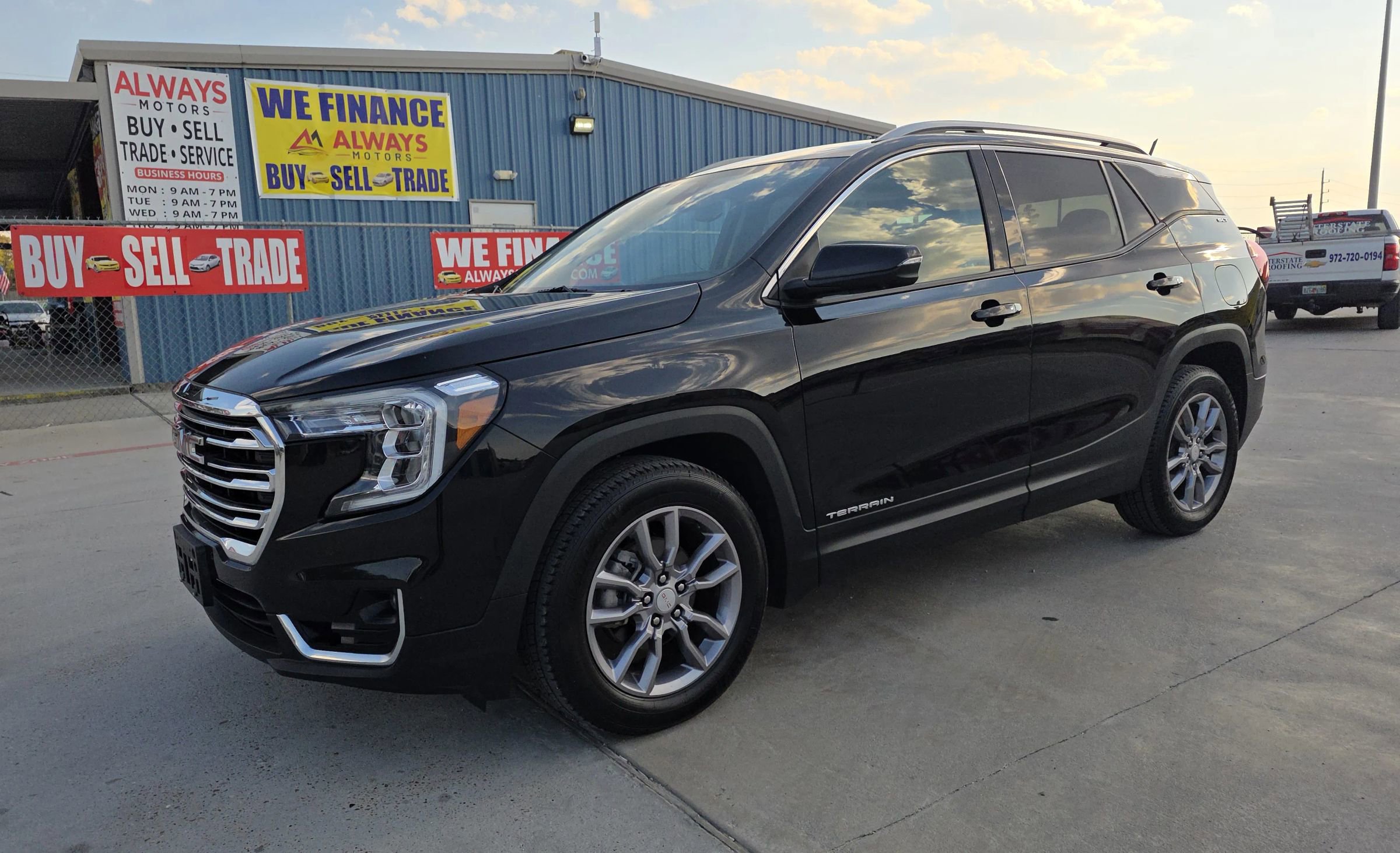 Used 2022 GMC Terrain SLT w/ Infotainment Package II image 2