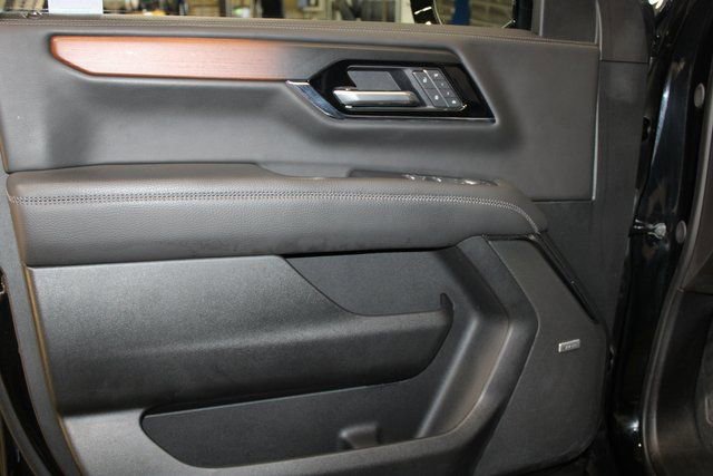 Used 2025 GMC Yukon Denali w/ Advanced Technology Package image 38