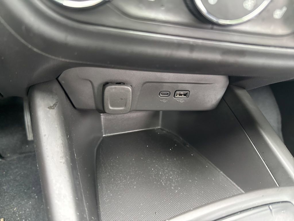 Certified 2024 Chevrolet Trax RS w/ Sunroof Package image 18