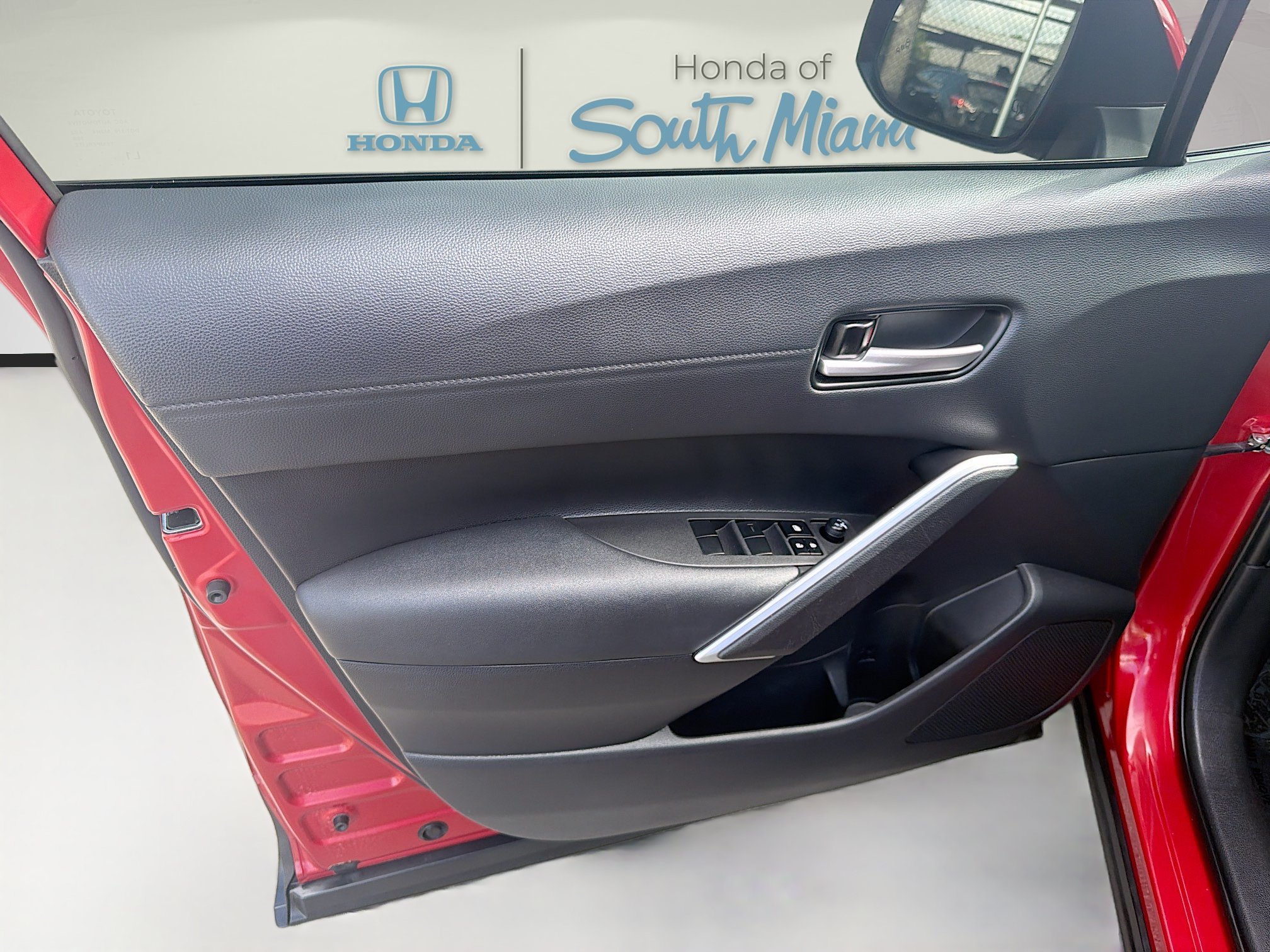 Used 2022 Toyota Corolla Cross XLE FWD image 19