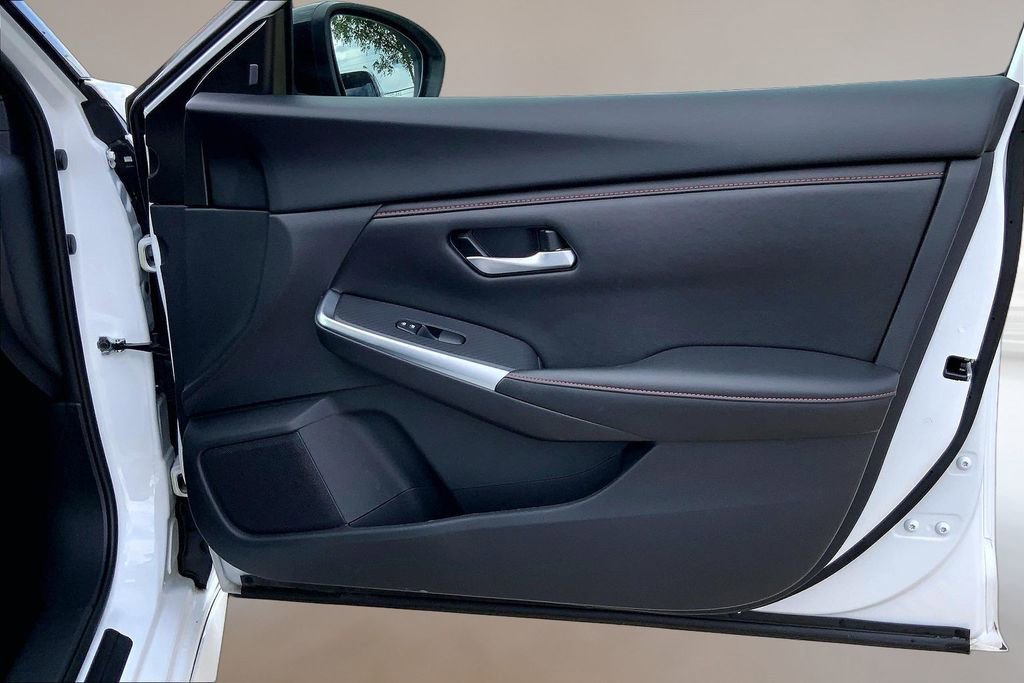 Used 2025 Nissan Sentra SR image 23