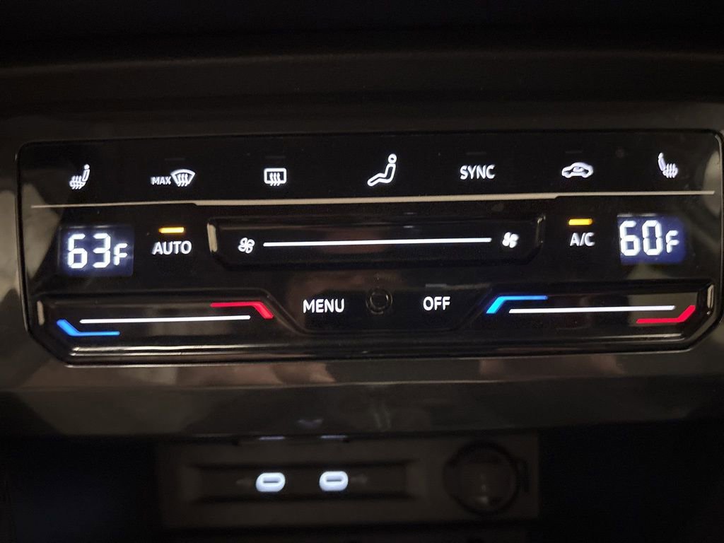 Used 2024 Volkswagen Tiguan SE image 19