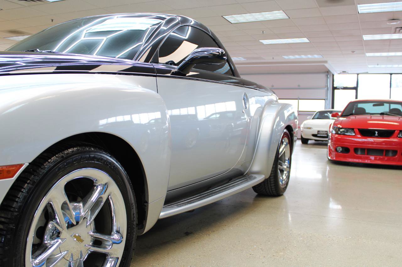Used 2006 Chevrolet SSR w/ Preferred Equipment Group RWD image 22