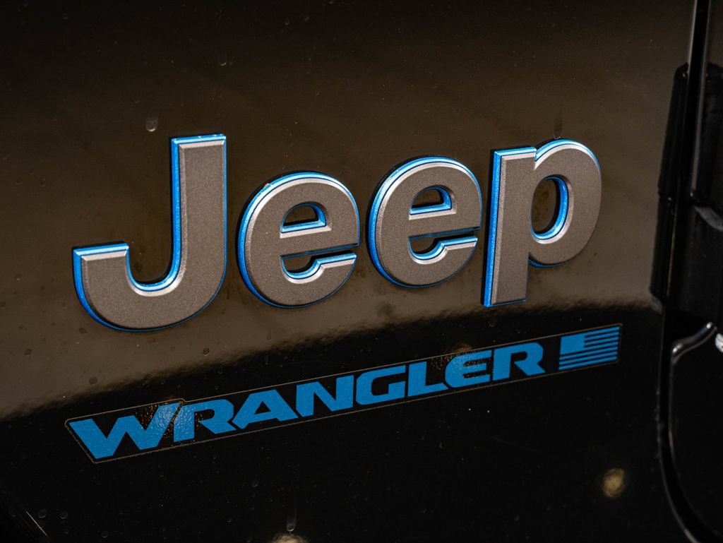 Used 2023 Jeep Wrangler Unlimited Rubicon 4xe w/ Steel Bumper Group AWD/4WD image 17