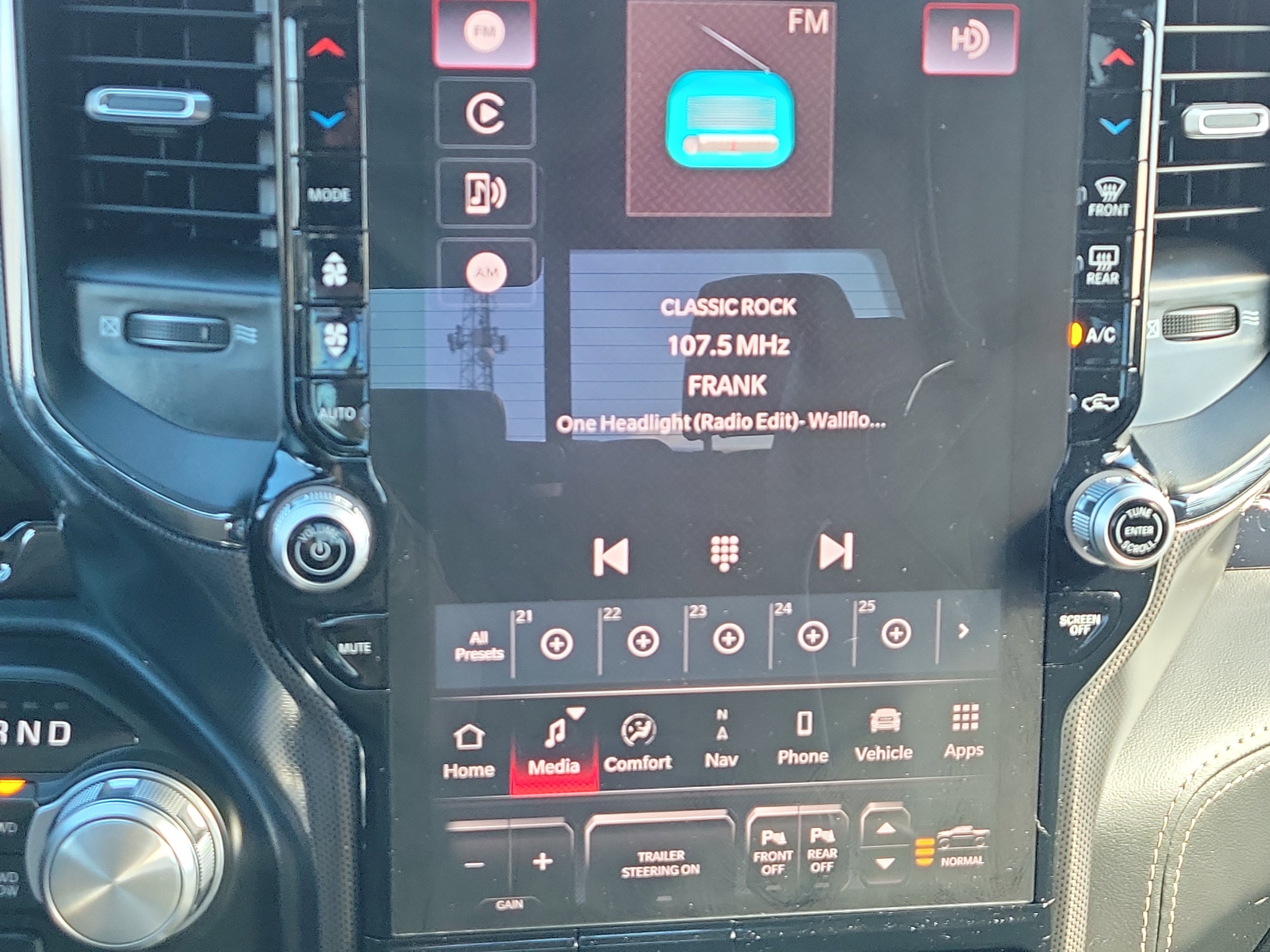 Used 2025 RAM 1500 Limited image 25