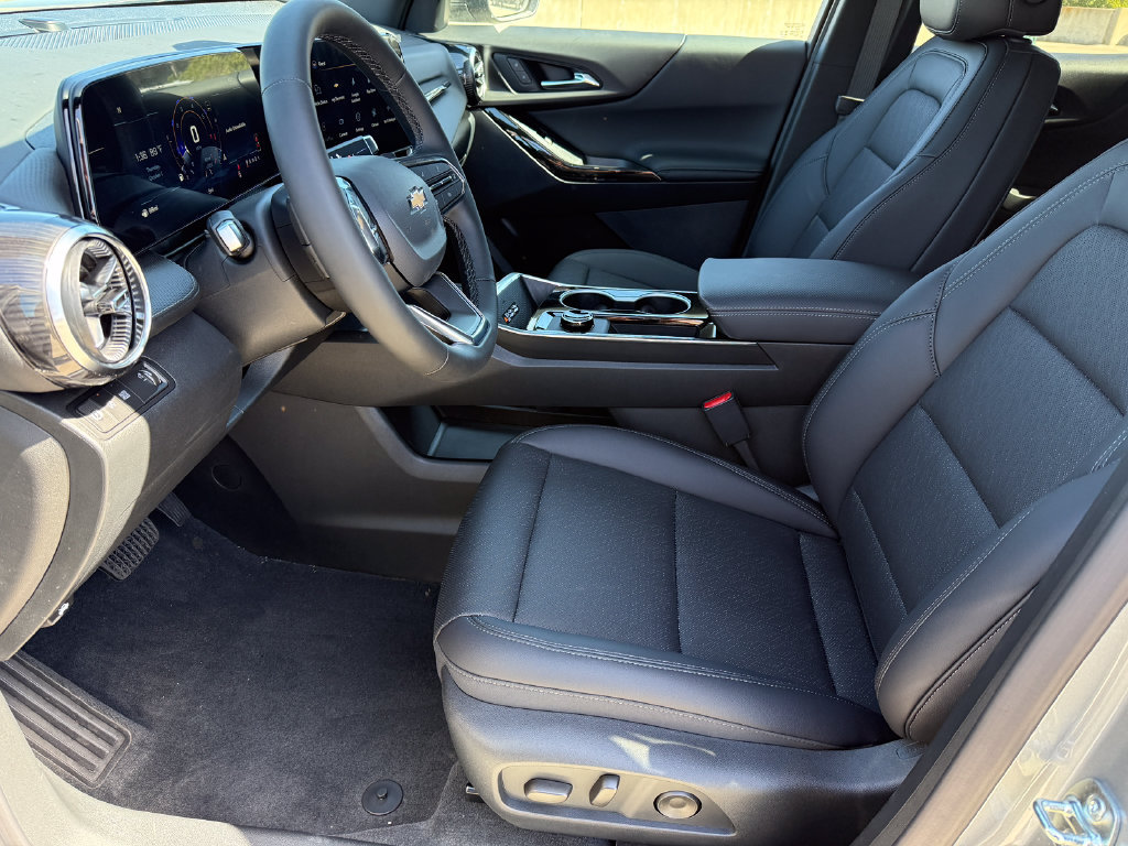 New 2027 Chevrolet Equinox LT w/ Convenience Package II FWD image 14