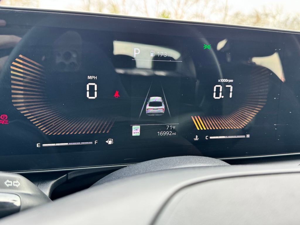 Used 2025 Kia K4 LXS image 22