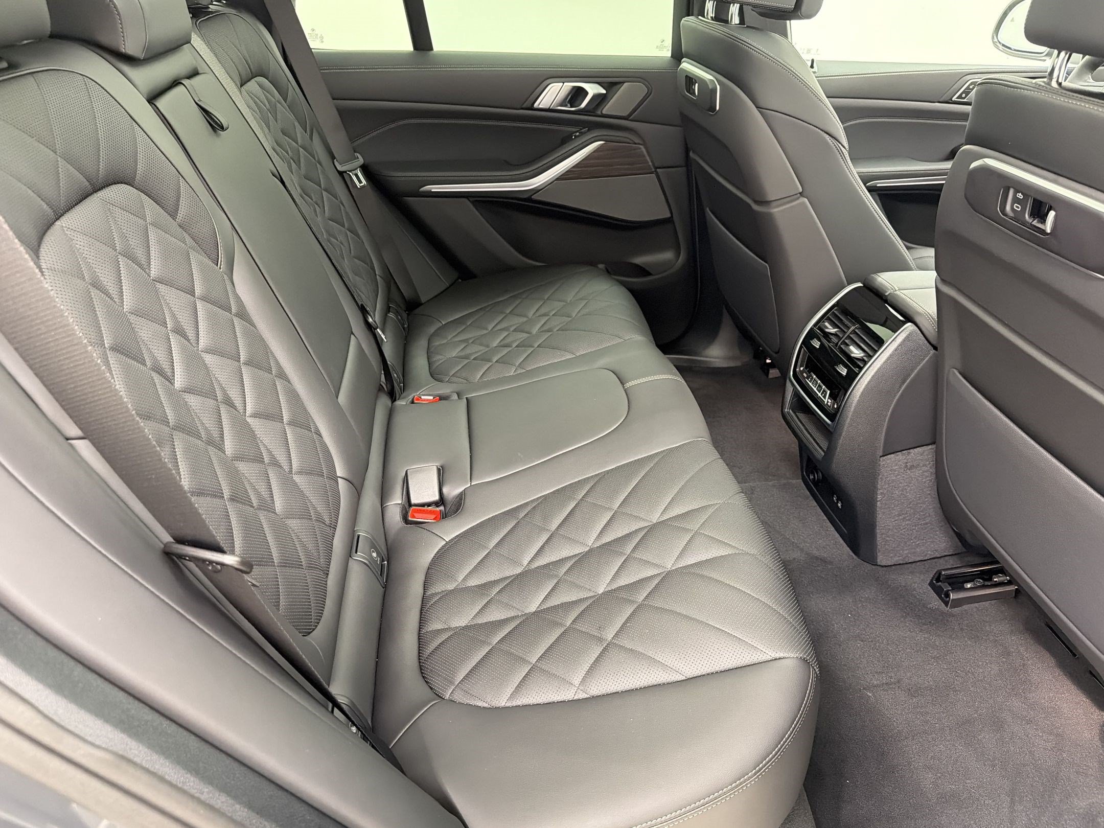 New 2026 BMW X5 xDrive40i w/ Climate Comfort Package AWD/4WD image 24