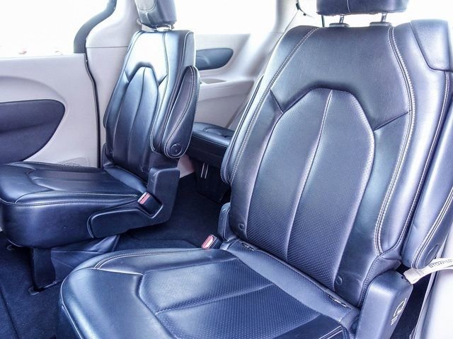 Used 2023 Chrysler Pacifica Touring-L image 21