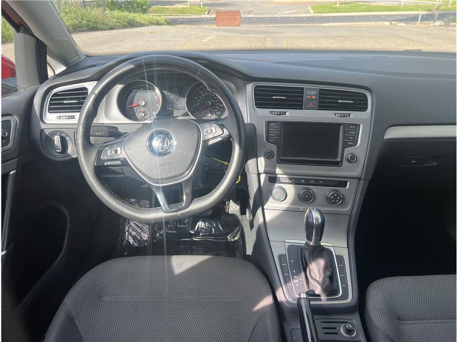 Used 2016 Volkswagen Golf S FWD image 10