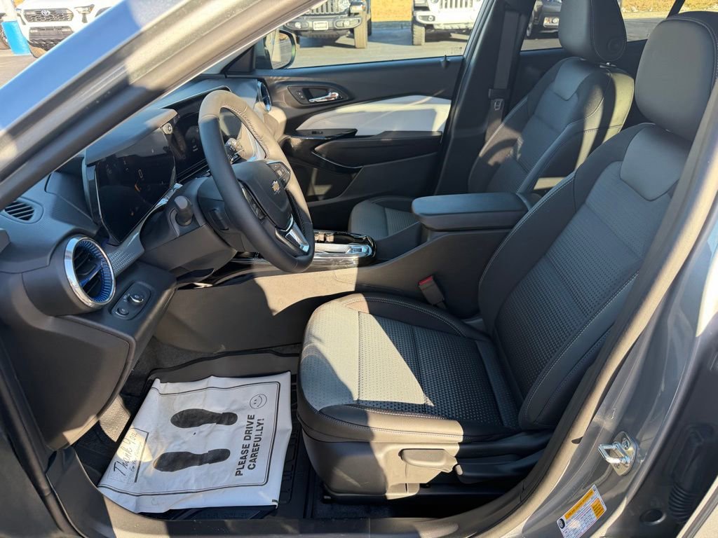 New 2026 Chevrolet Trax LT w/ Sunroof Package image 9