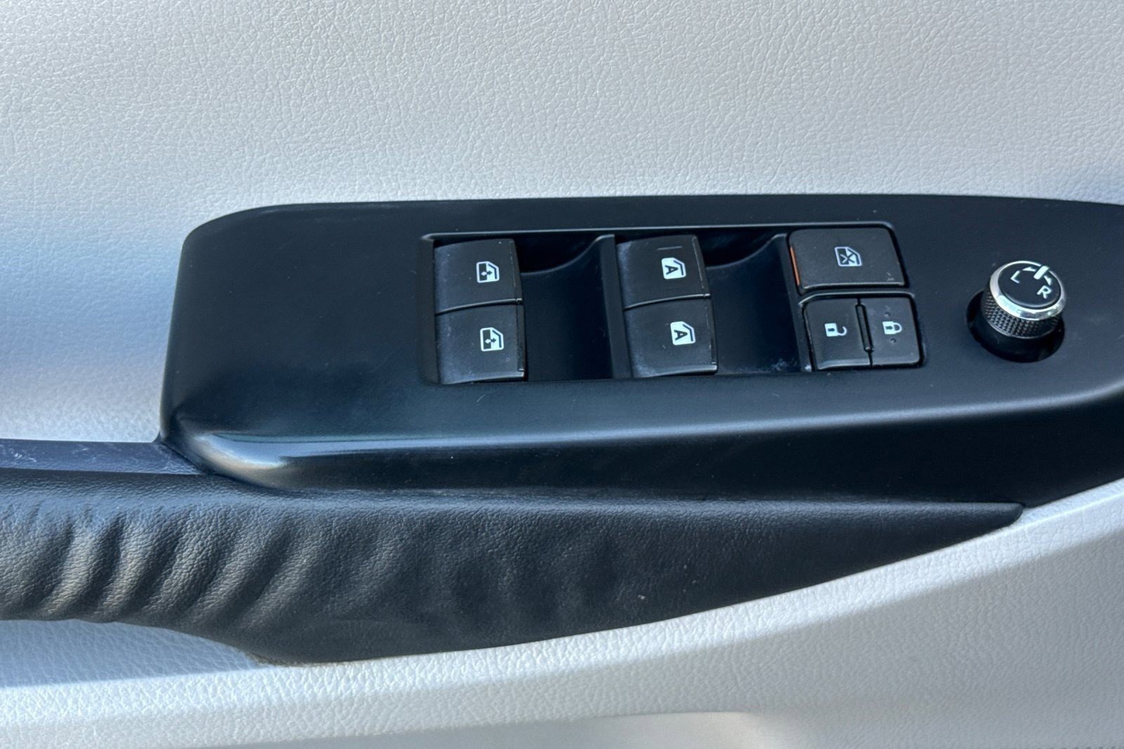 Used 2015 Toyota Highlander XLE image 13