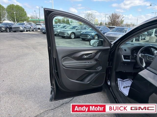 Used 2024 GMC Terrain SLE w/ Driver Convenience Package FWD image 26