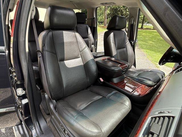 Used 2013 Cadillac Escalade ESV Luxury AWD/4WD image 8