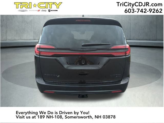 New 2026 Chrysler Pacifica Limited w/ S Appearance Package image 4