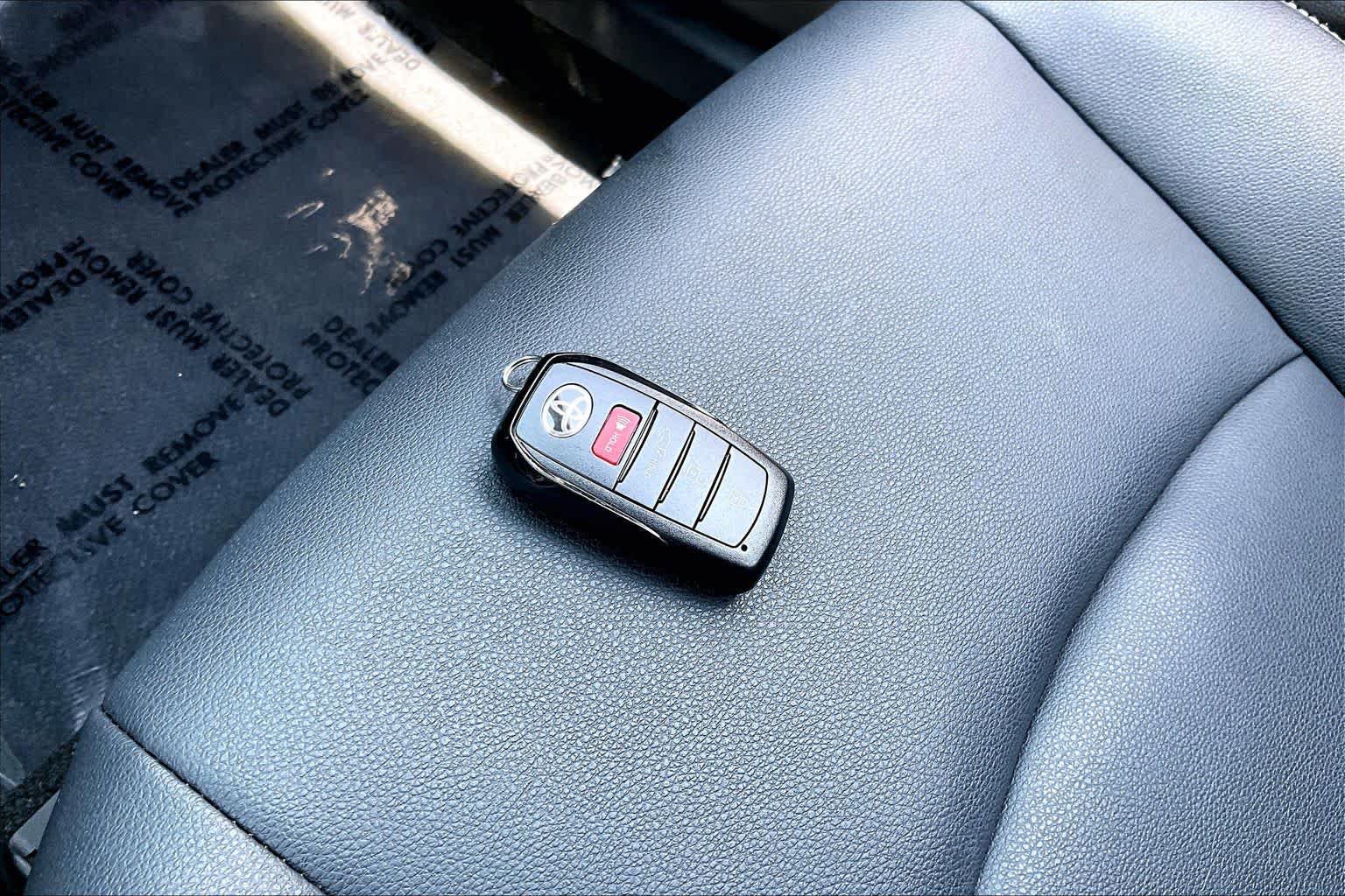 Used 2023 Toyota Corolla Cross XLE w/ Convenience Package AWD/4WD image 15