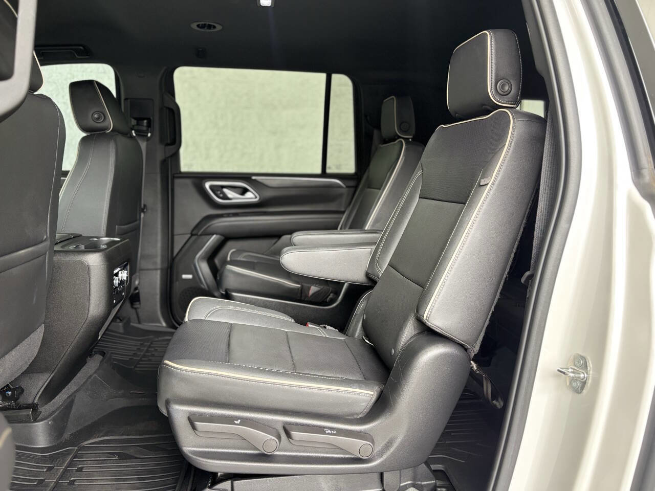 Used 2022 GMC Yukon XL SLT w/ SLT Luxury Package image 25