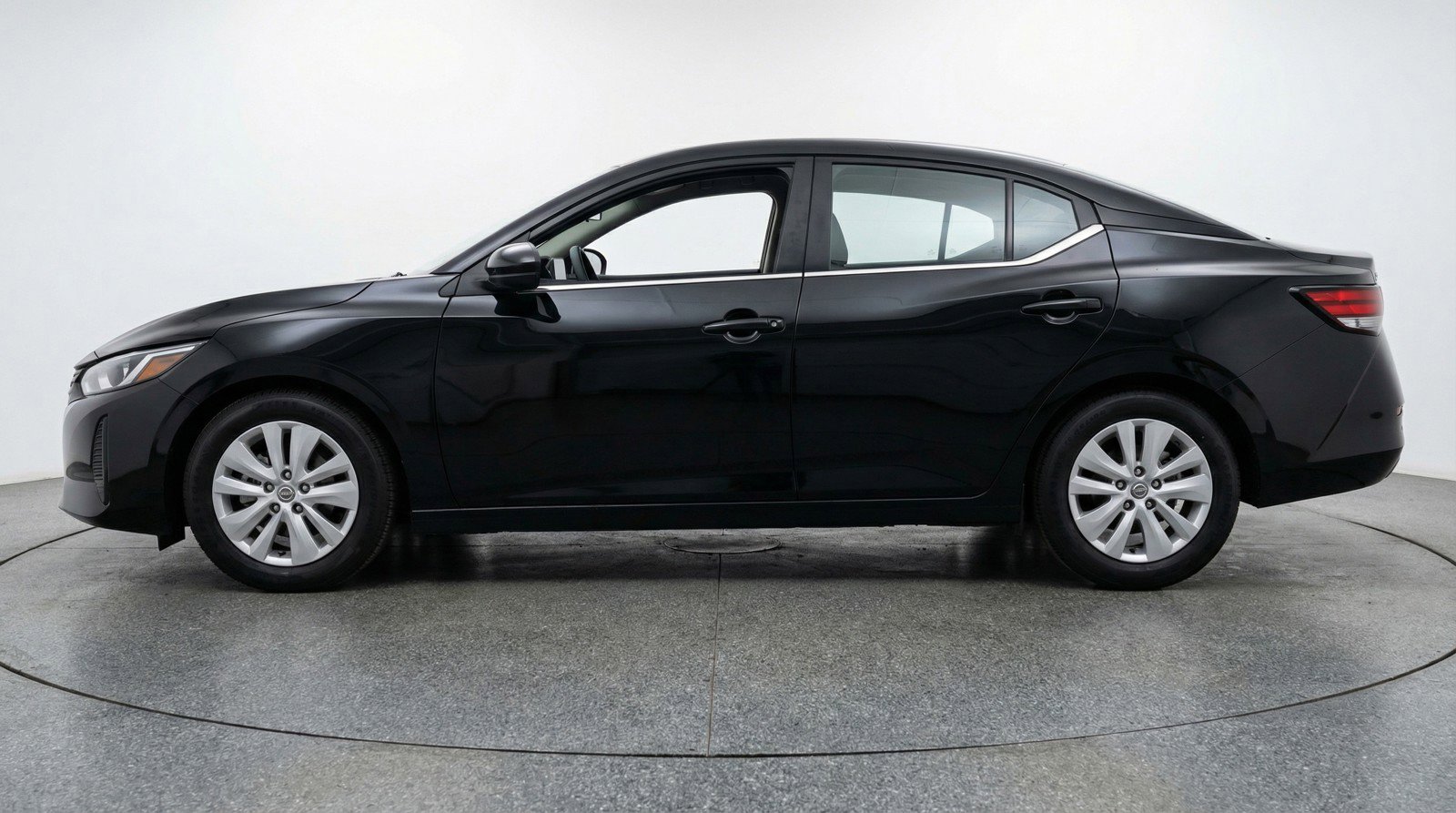 Used 2025 Nissan Sentra S image 5
