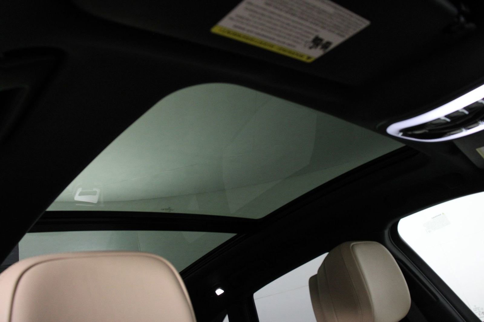 Certified 2025 Porsche Macan image 25