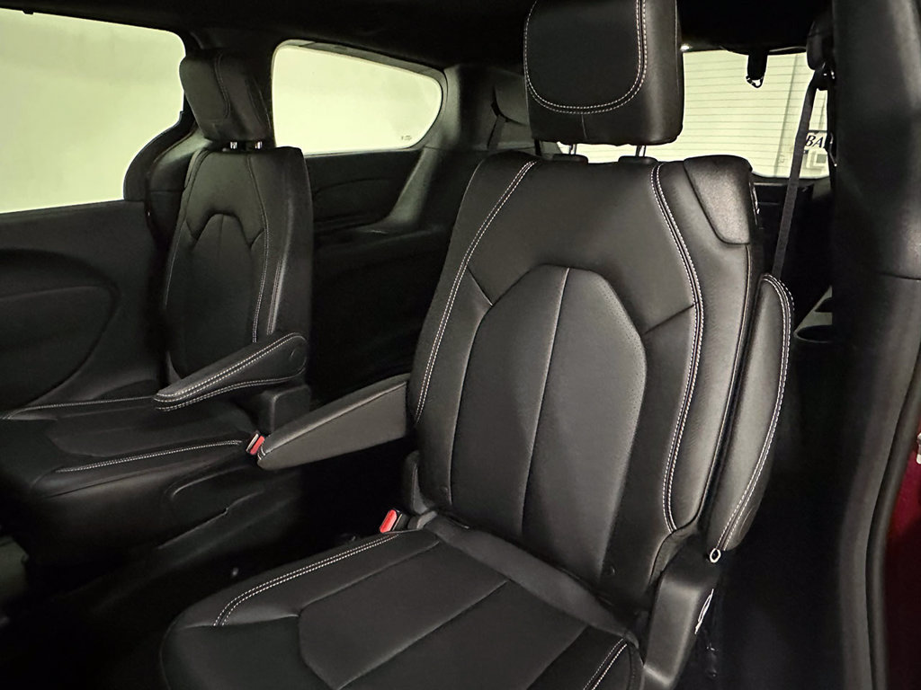 Used 2027 Chrysler Pacifica LX FWD image 19