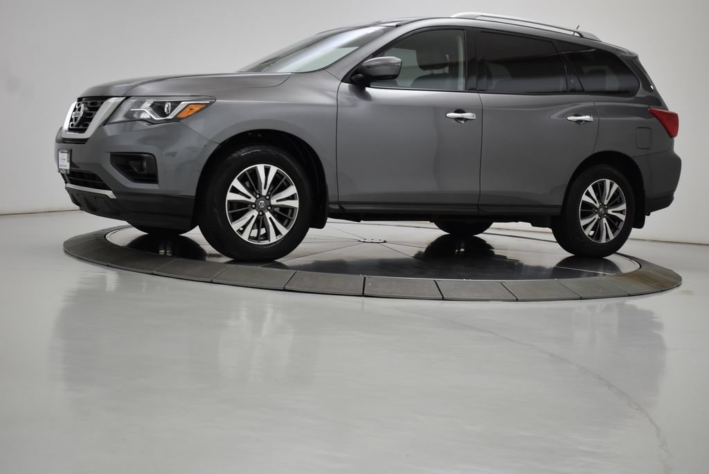 Used 2017 Nissan Pathfinder SV AWD/4WD image 16