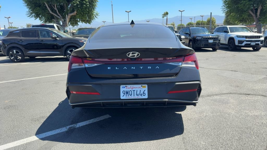 Used 2024 Hyundai Elantra SEL FWD image 7