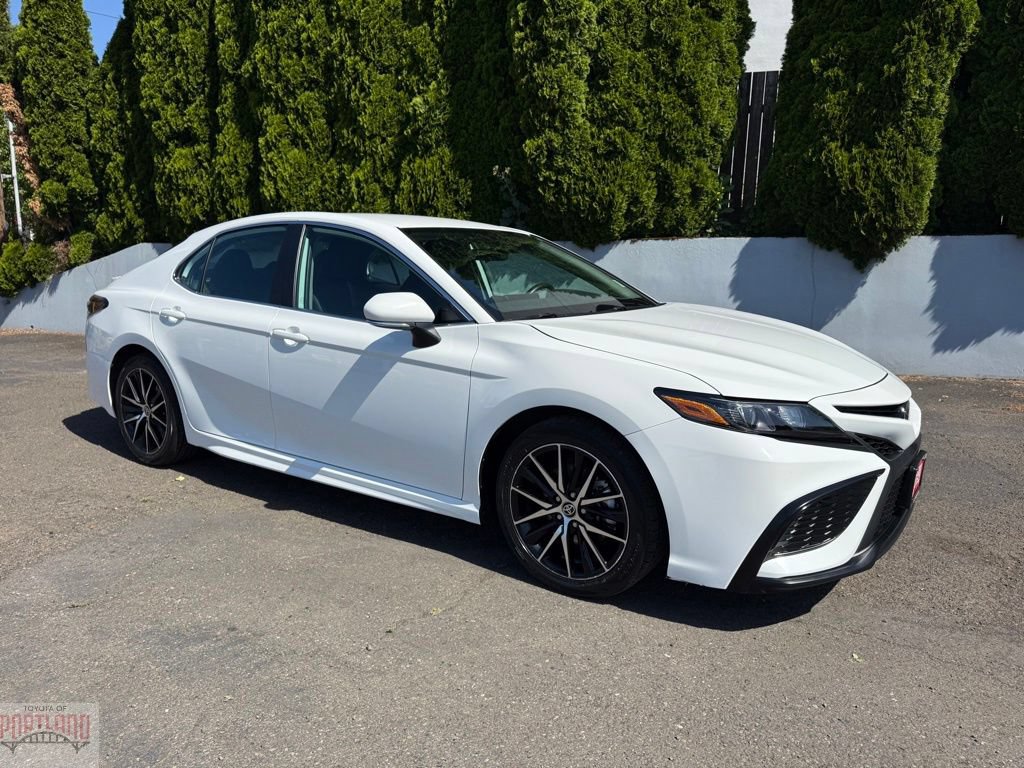 Used 2024 Toyota Camry SE w/ Cold Weather Package AWD/4WD image 1