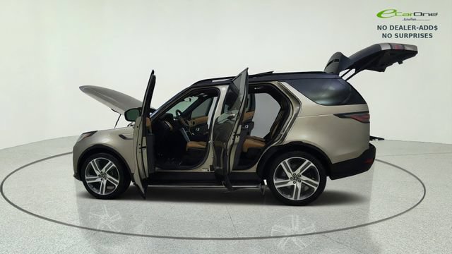 Used 2024 Land Rover Discovery Metropolitan Edition AWD/4WD image 15