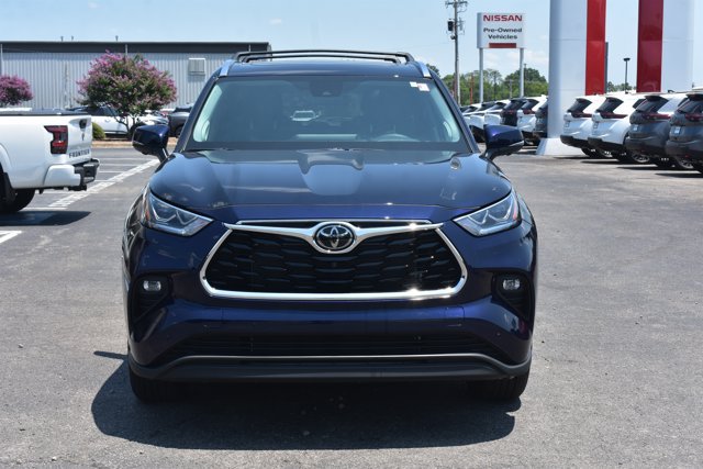 Used 2025 Toyota Highlander Limited FWD image 2