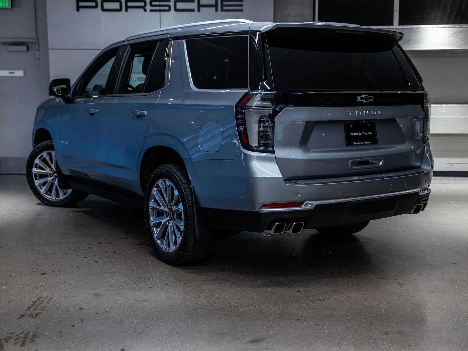 Used 2025 Chevrolet Tahoe High Country AWD/4WD image 3