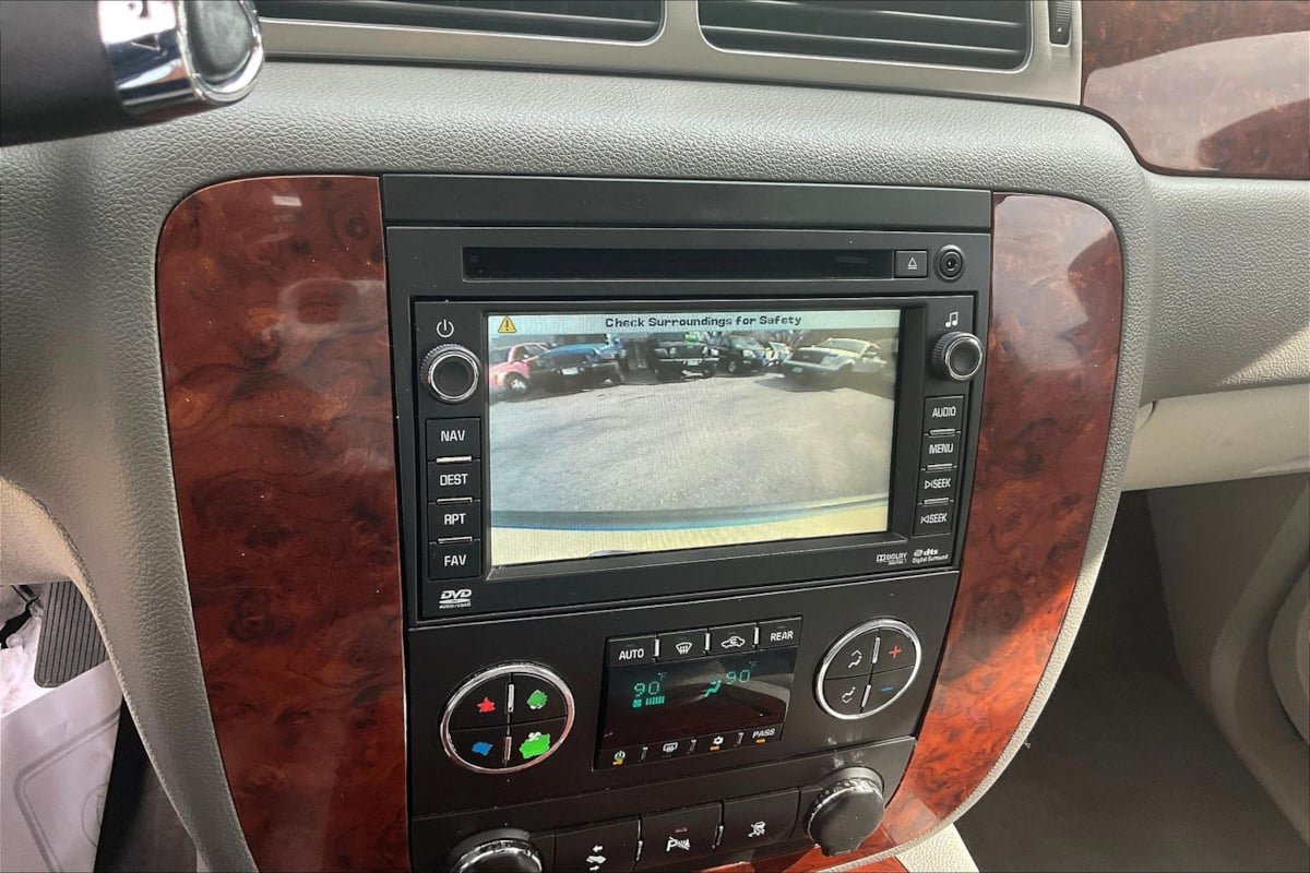 Used 2011 Chevrolet Tahoe LTZ AWD/4WD image 14
